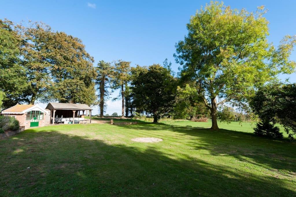Firs Sleeps 15 Stunning Country House With Hot Tub Sudbourne Buitenkant foto