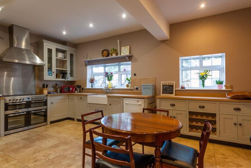 Firs Sleeps 15 Stunning Country House With Hot Tub Sudbourne Buitenkant foto