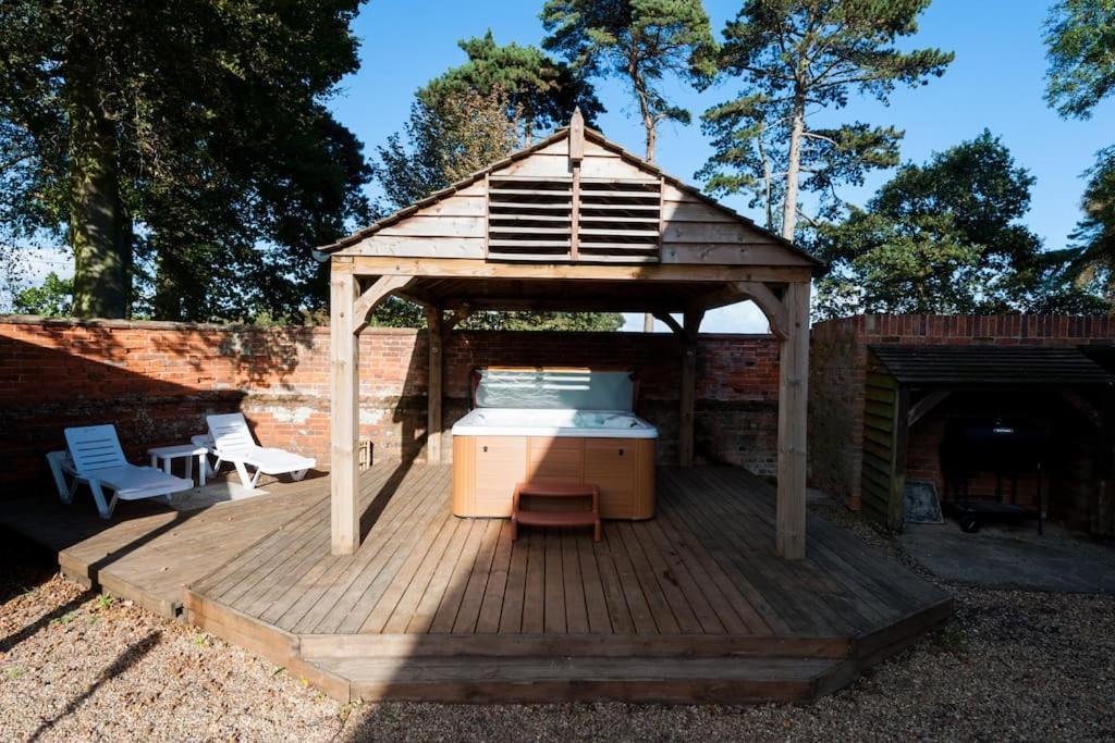 Firs Sleeps 15 Stunning Country House With Hot Tub Sudbourne Buitenkant foto